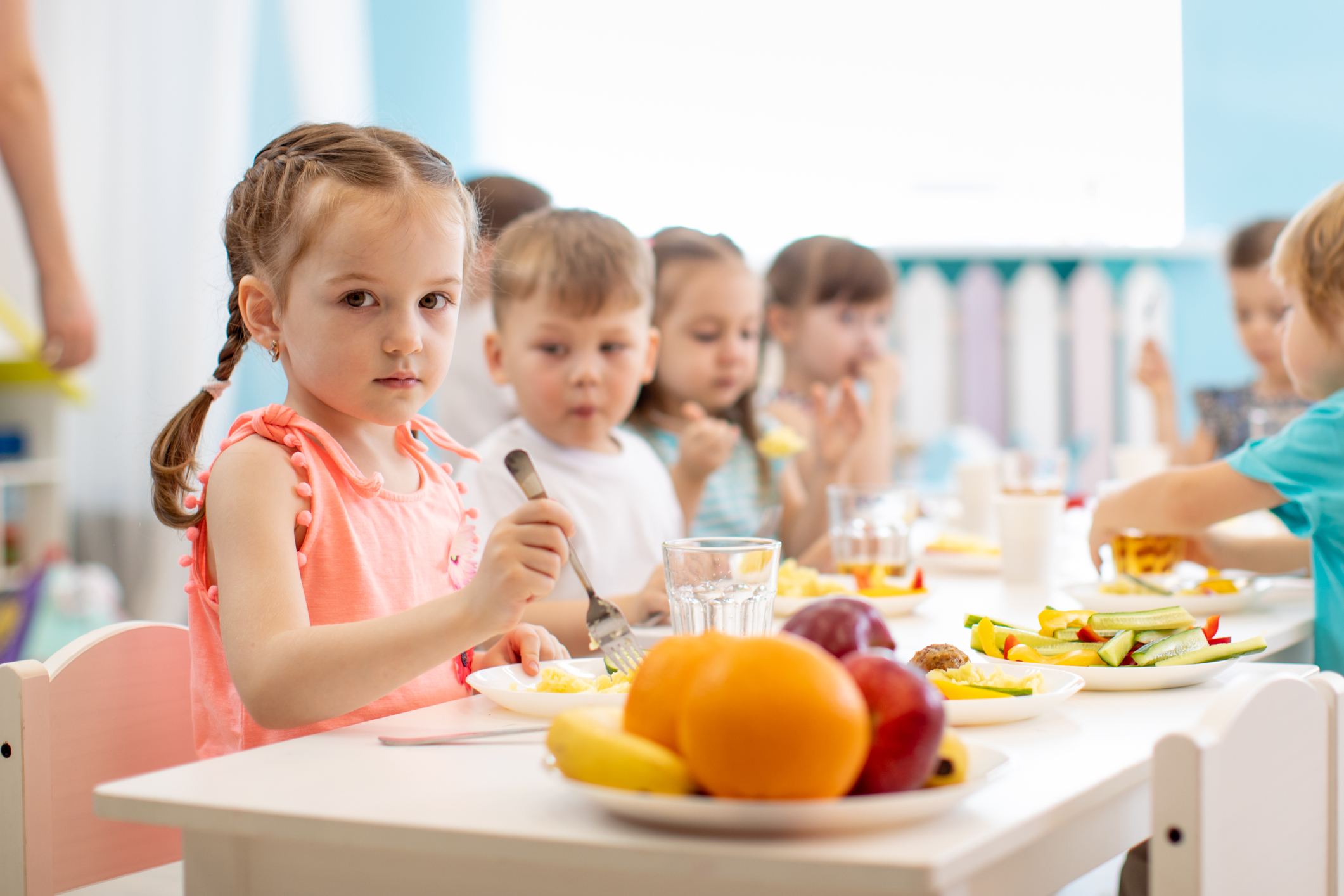 Rząd planuje realizację programów promujących zdrowe nawyki żywieniowe wśród uczniów w roku szkolnym 2021/2022 – przyjęto projekt rozporządzenia Rady Ministrów